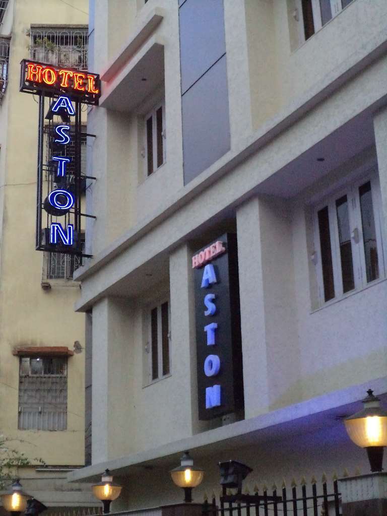 Hotel Aston Kolkata Bagian luar foto